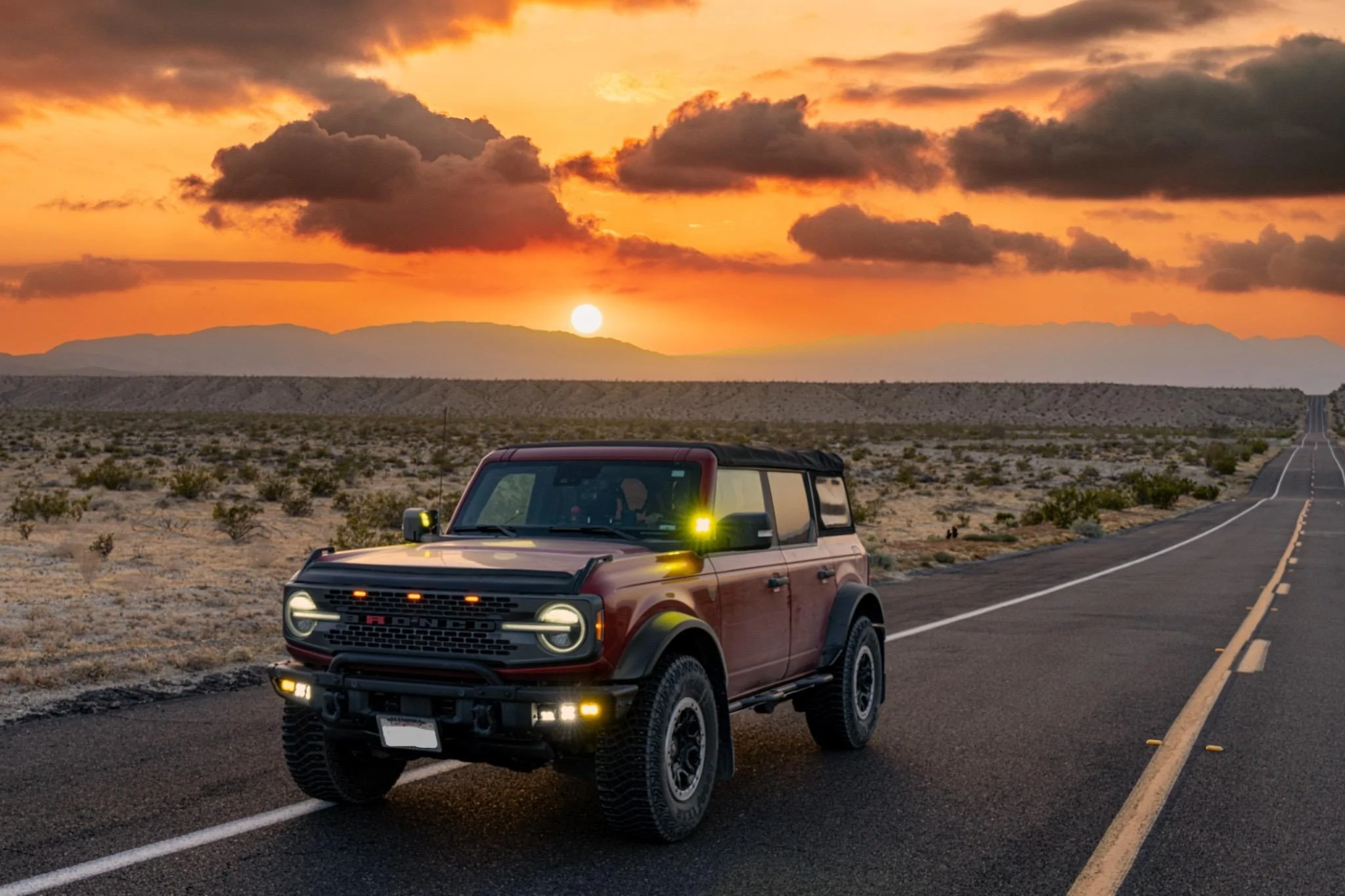 Ford Bronco HOT PEPPER RED Bronco Club image000000
