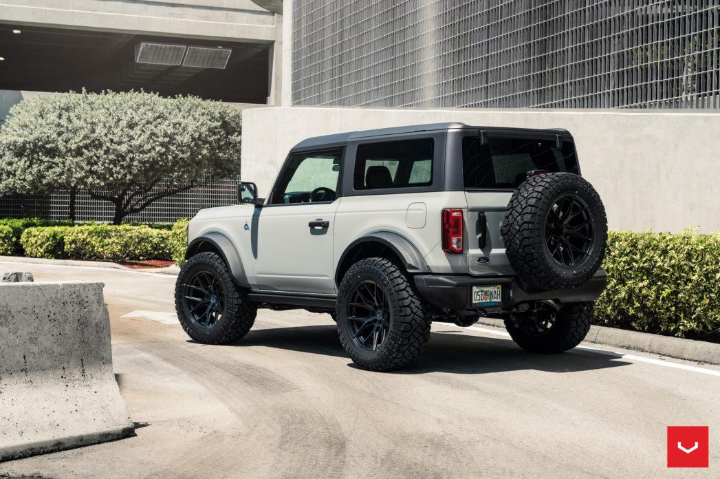 Ford Bronco Vossen Wheels *Live Inventory* @ DSG Performance Ford-Bronco-Hybrid-Forged-Series-HF6-4-©-Vossen-Wheels-2022-300-1047x696