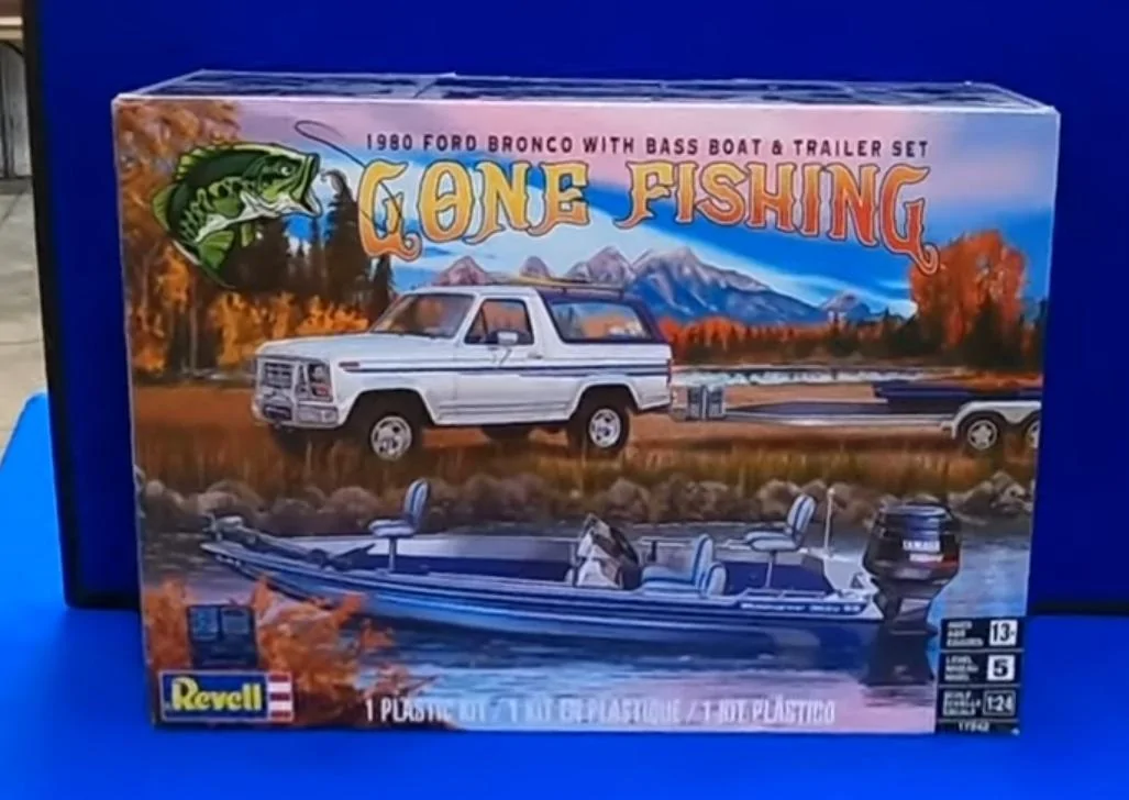 Ford Bronco Bronco First Edition 2-Door 1/25 Scale Model Kit from AMT Screenshot_20230429_052919_YouTu