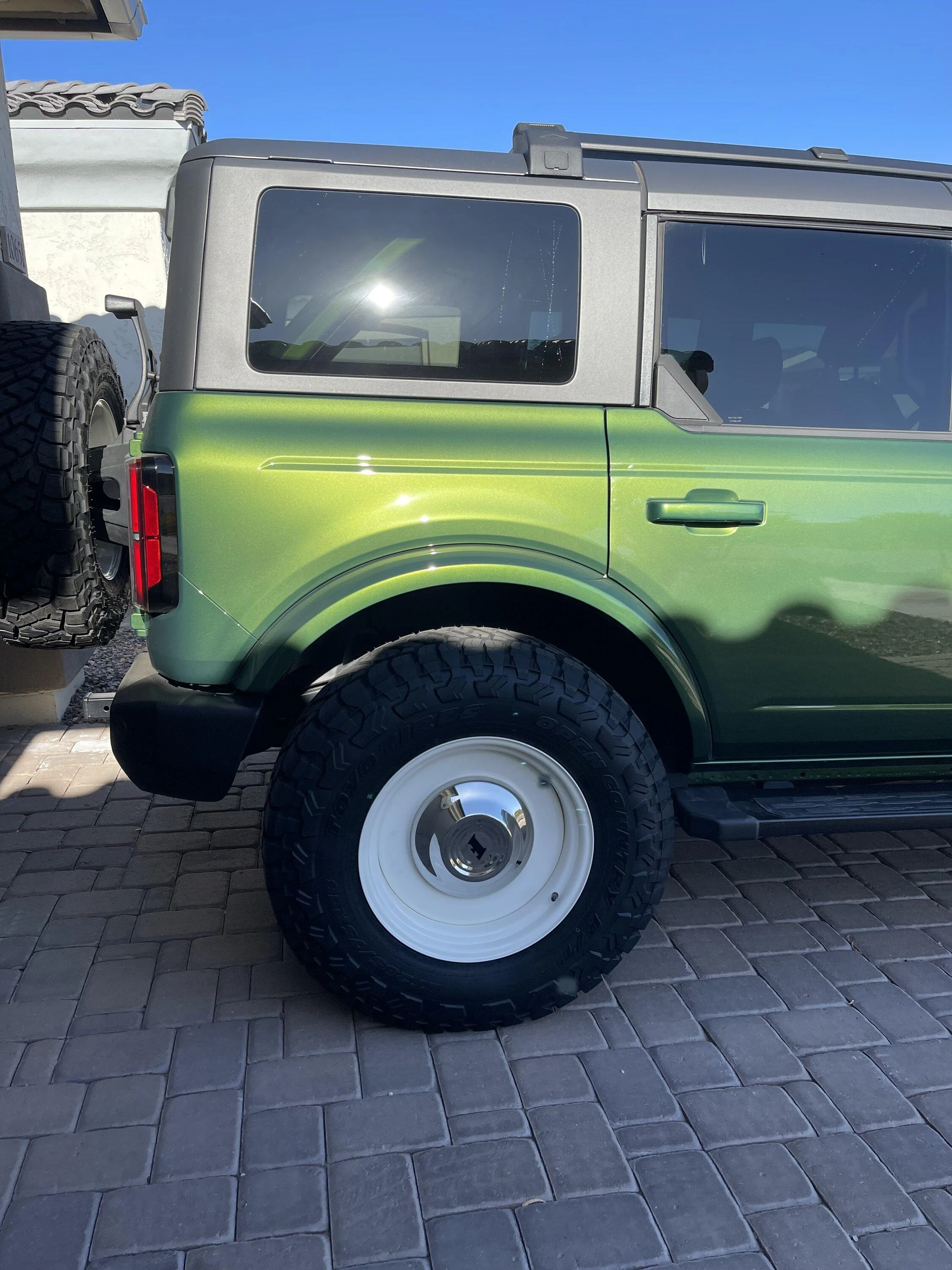 Ford Bronco White Detroit steel wheels with dog dish installed 98D27086-7EE2-4BC9-9A97-8050818A91ED