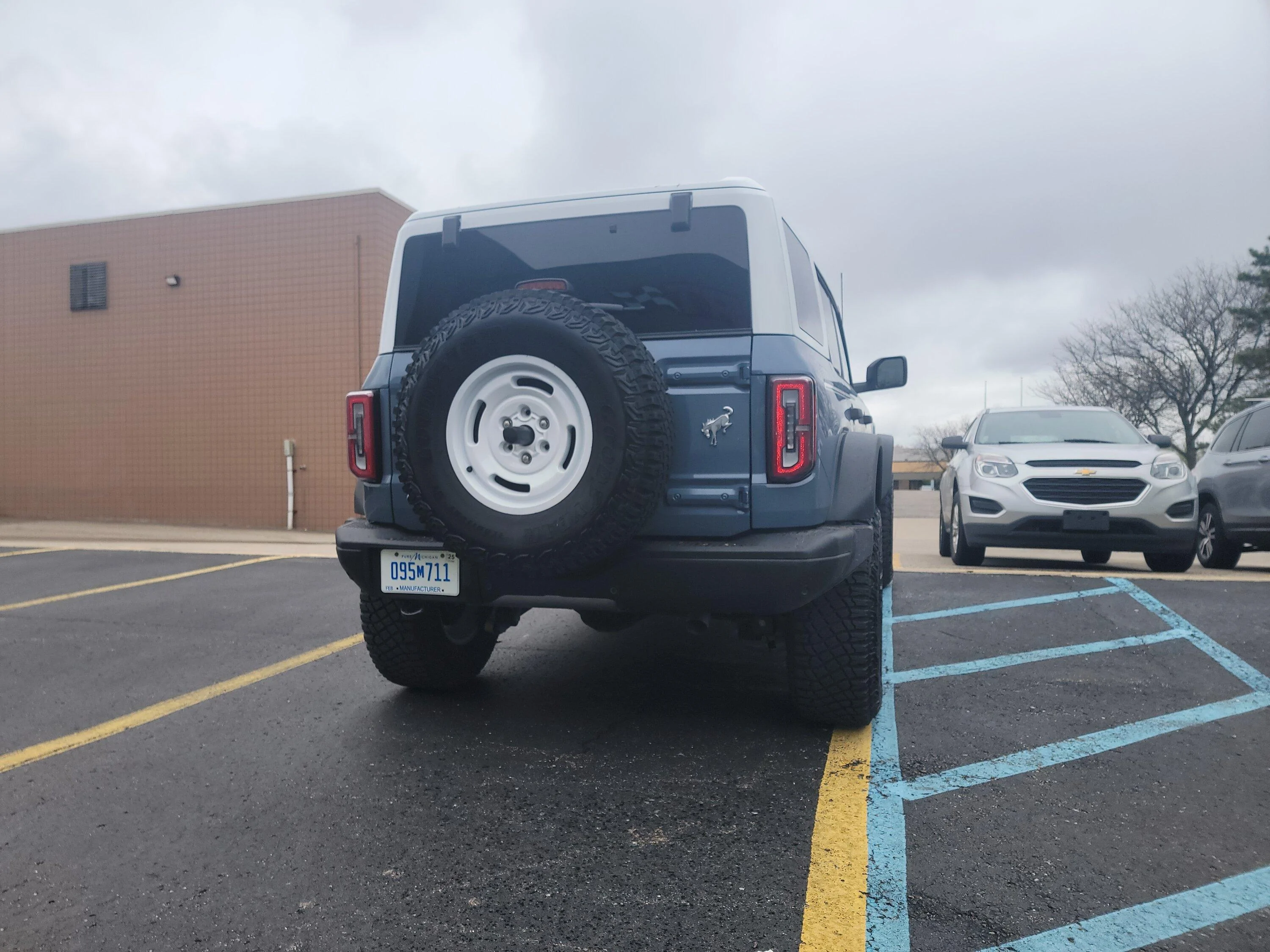 Ford Bronco 2023 Heritage Edition Bronco in Azure Gray Metallic w/ white MOD top -- first look walkaround 20230502_120626
