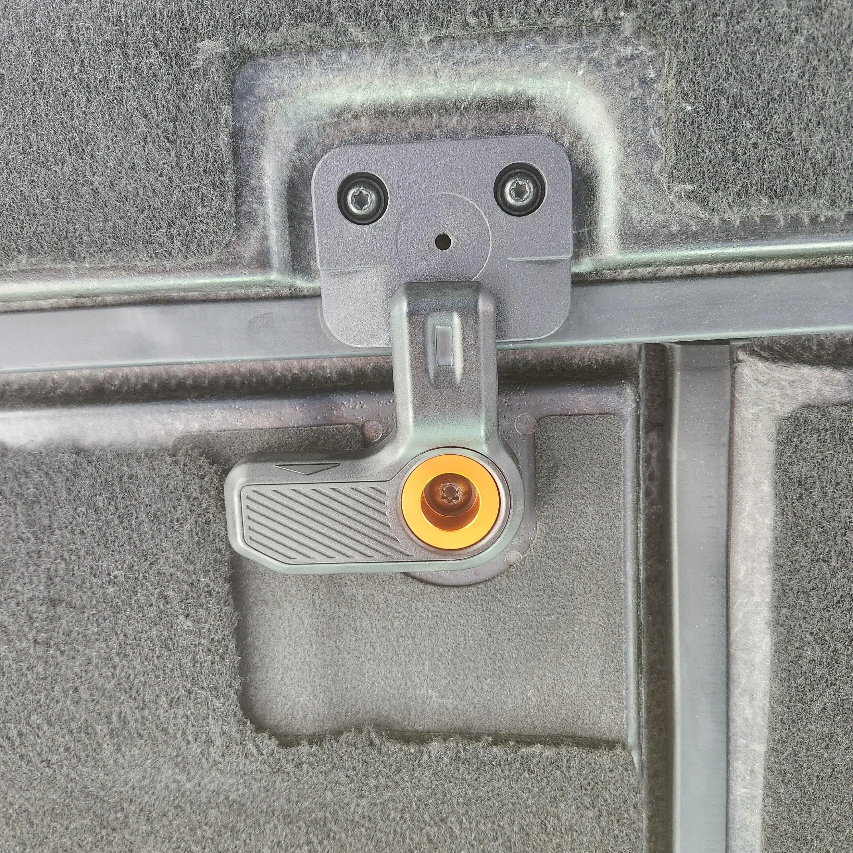 Ford Bronco New mounting points for hard tops: ModCrate Prototype 20230502_131232