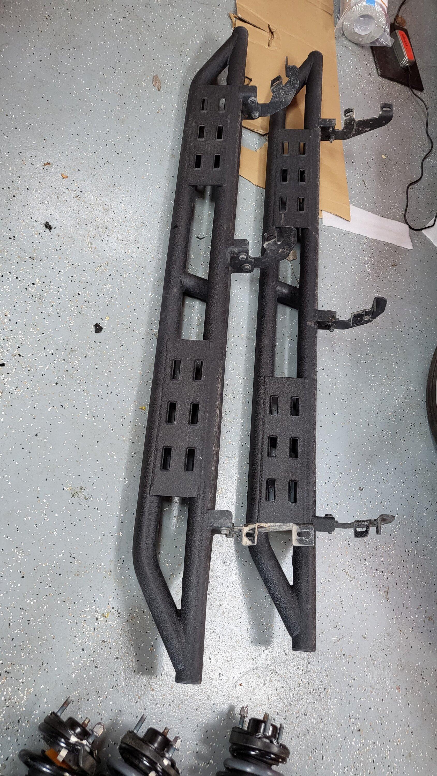 Ford Bronco Red rock rails/steps 4 door 20230505_182614