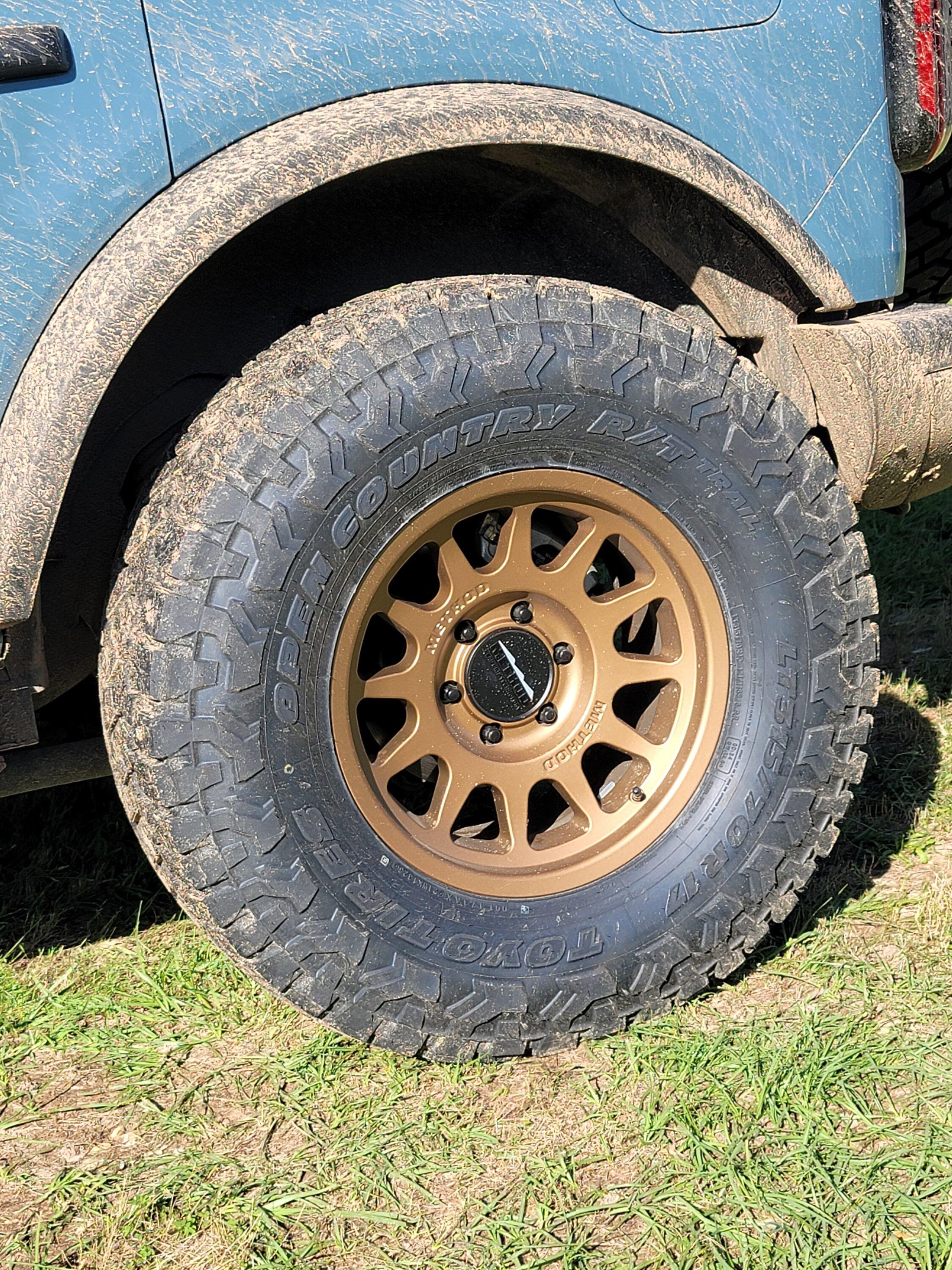 Ford Bronco 35s on Non-Sasquatch Badlands 20230429_173246