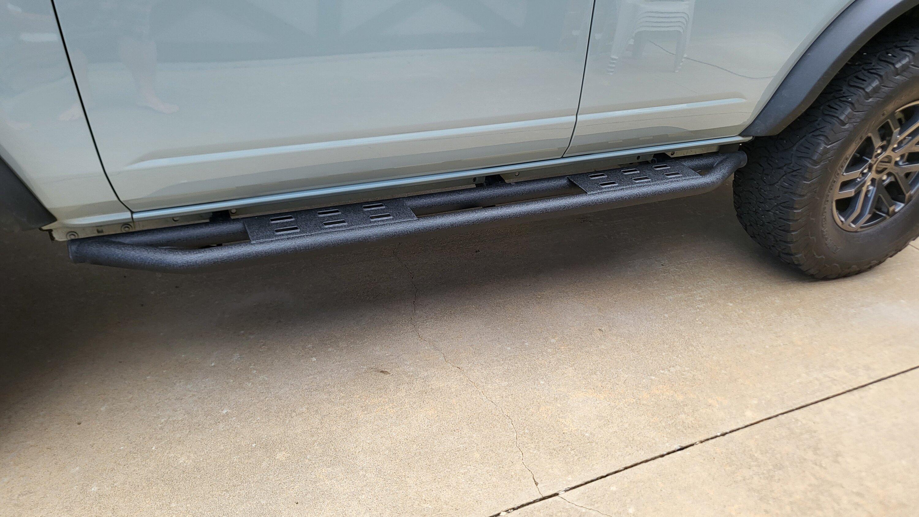 Ford Bronco Red rock rails/steps 4 door 20230402_135513