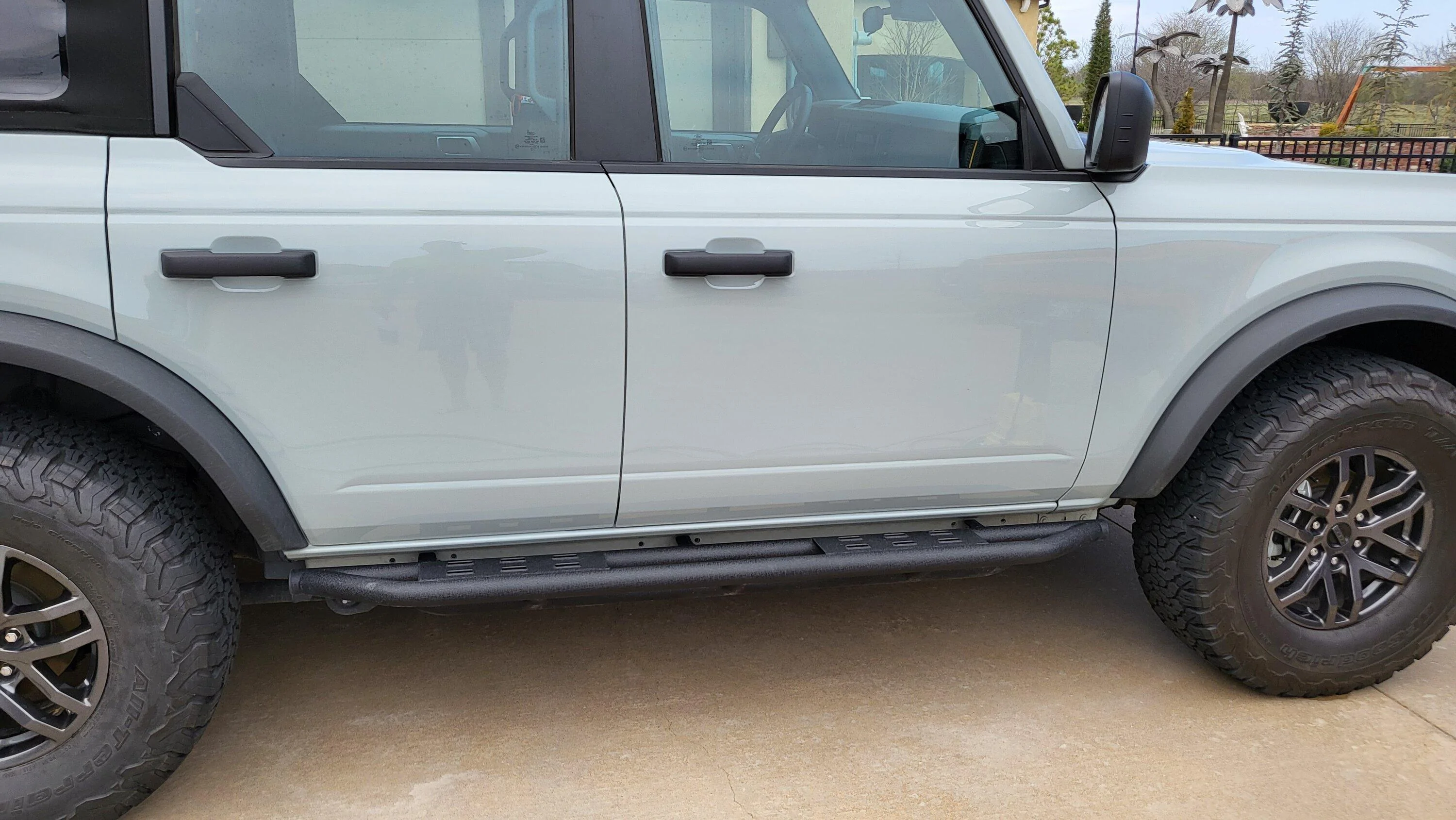 Ford Bronco Red rock rails/steps 4 door 20230402_135529
