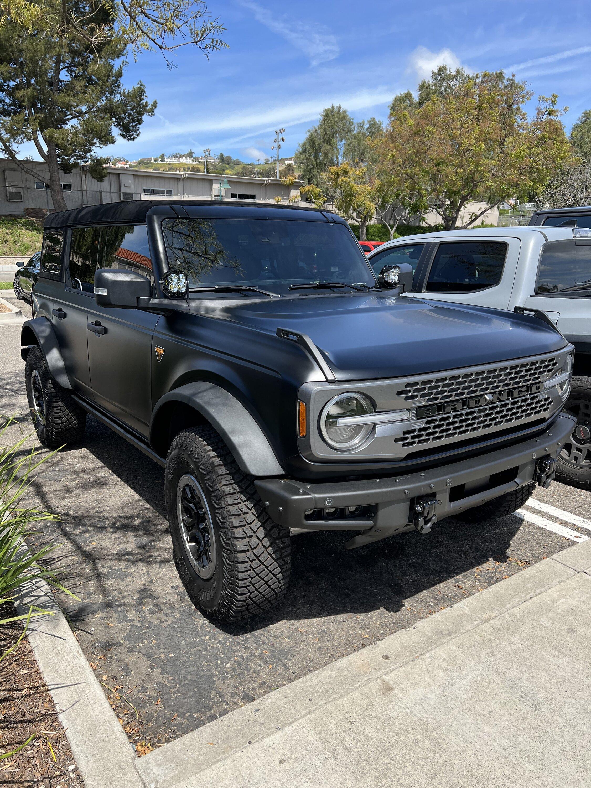 Ford Bronco SHADOW BLACK Bronco Club IMG_1403