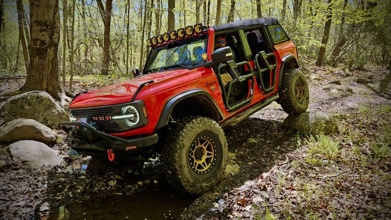 Ford Bronco SlowPoke's Race Red BadSquatch Build 123_1