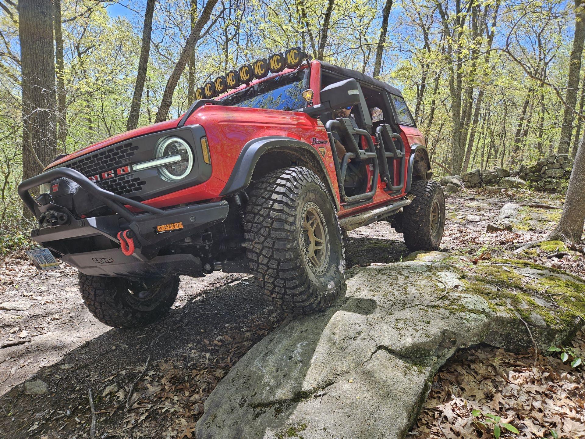 Ford Bronco SlowPoke's Race Red BadSquatch Build 123_1