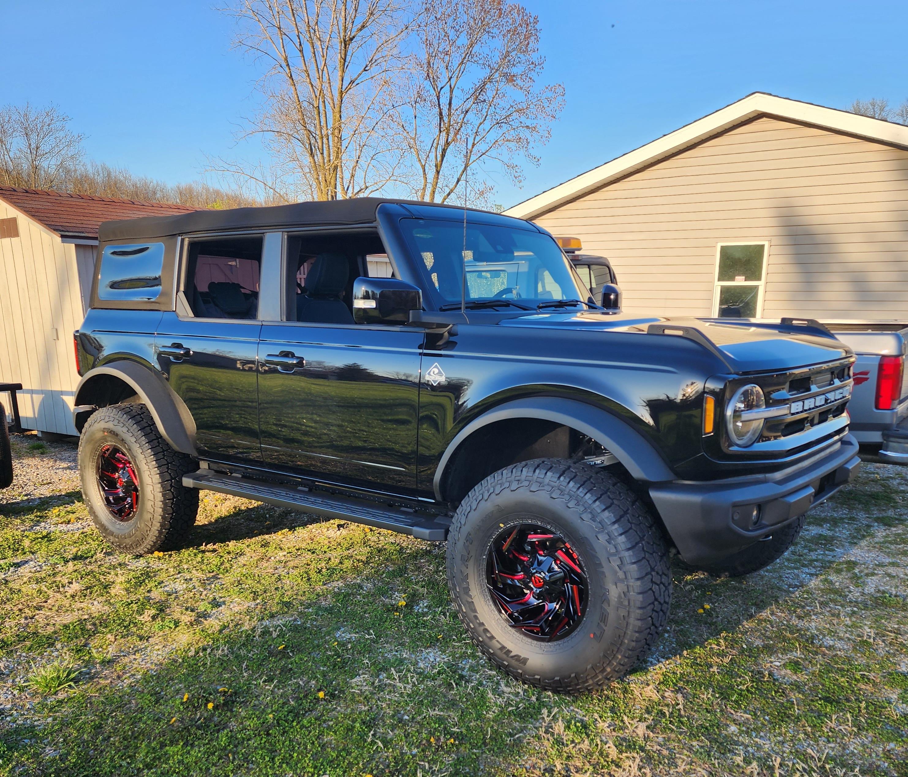 Ford Bronco Mall crawler on 40s 20230412_191646