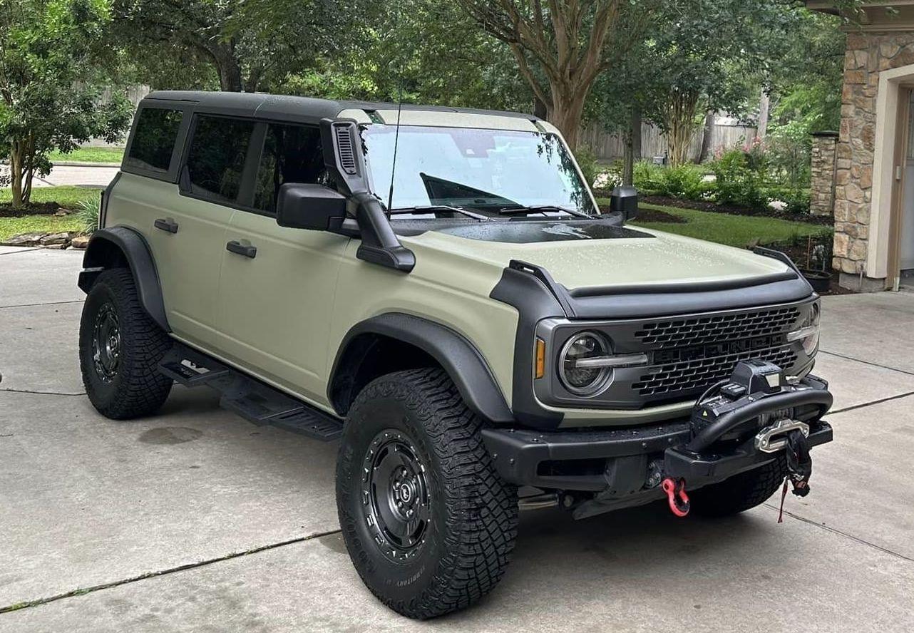 Ford Bronco Matte Khaki Green wrap Bronco Everglades looks awesome 344224022_192792813674453_3600376011799700968_n (1) (1)