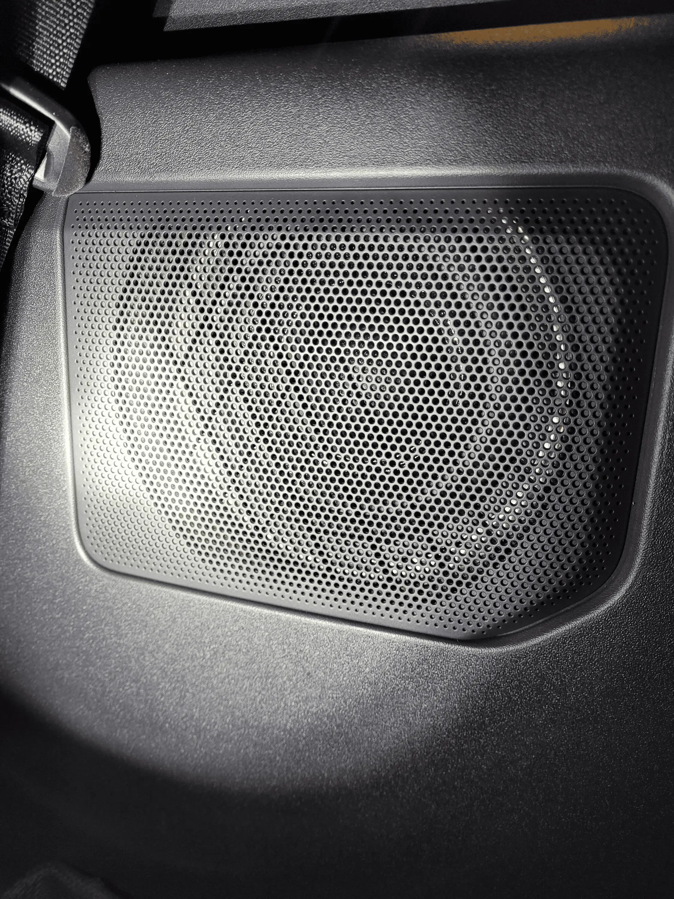 Ford Bronco Subwoofer not working 1683655646611
