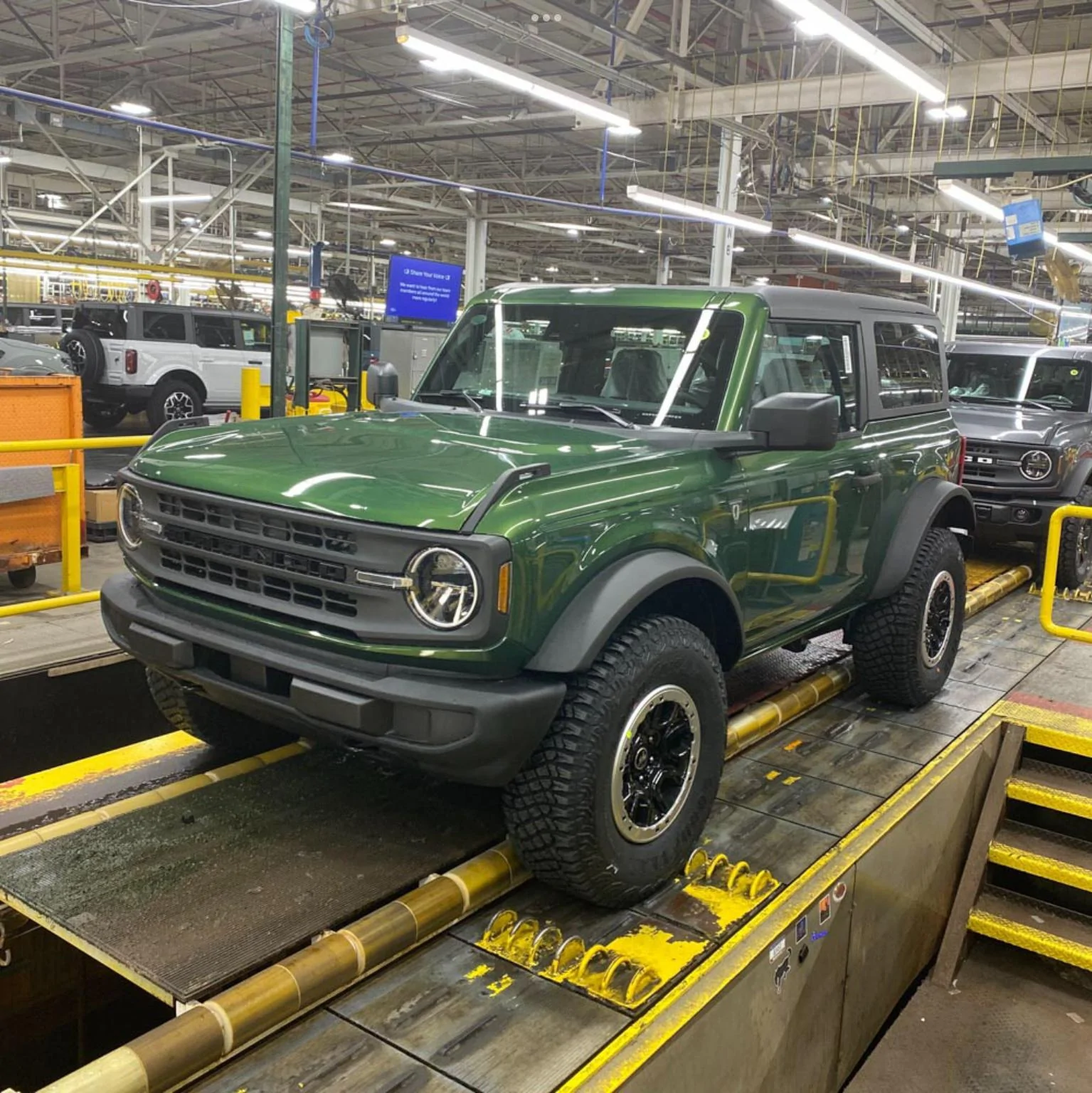 Ford Bronco 5/9 Build Week group. (ManSquatch Week) IMG_5030