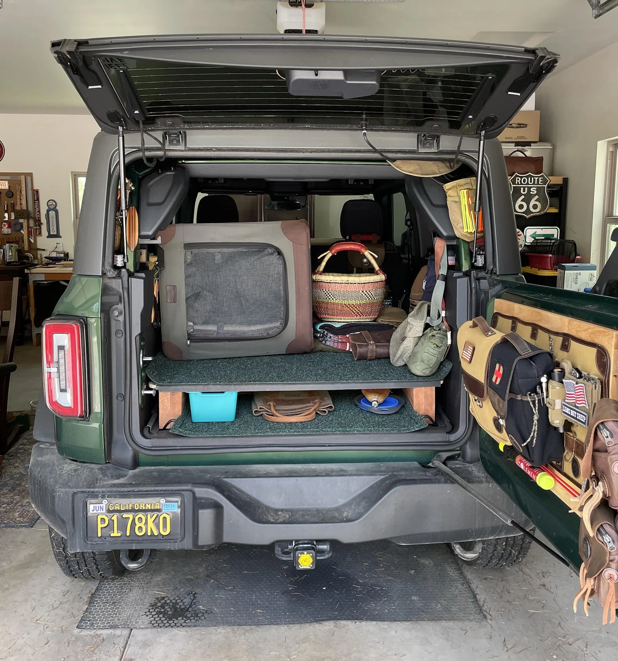 Ford Bronco Bronco Team 2 door. Rear Seat Delet