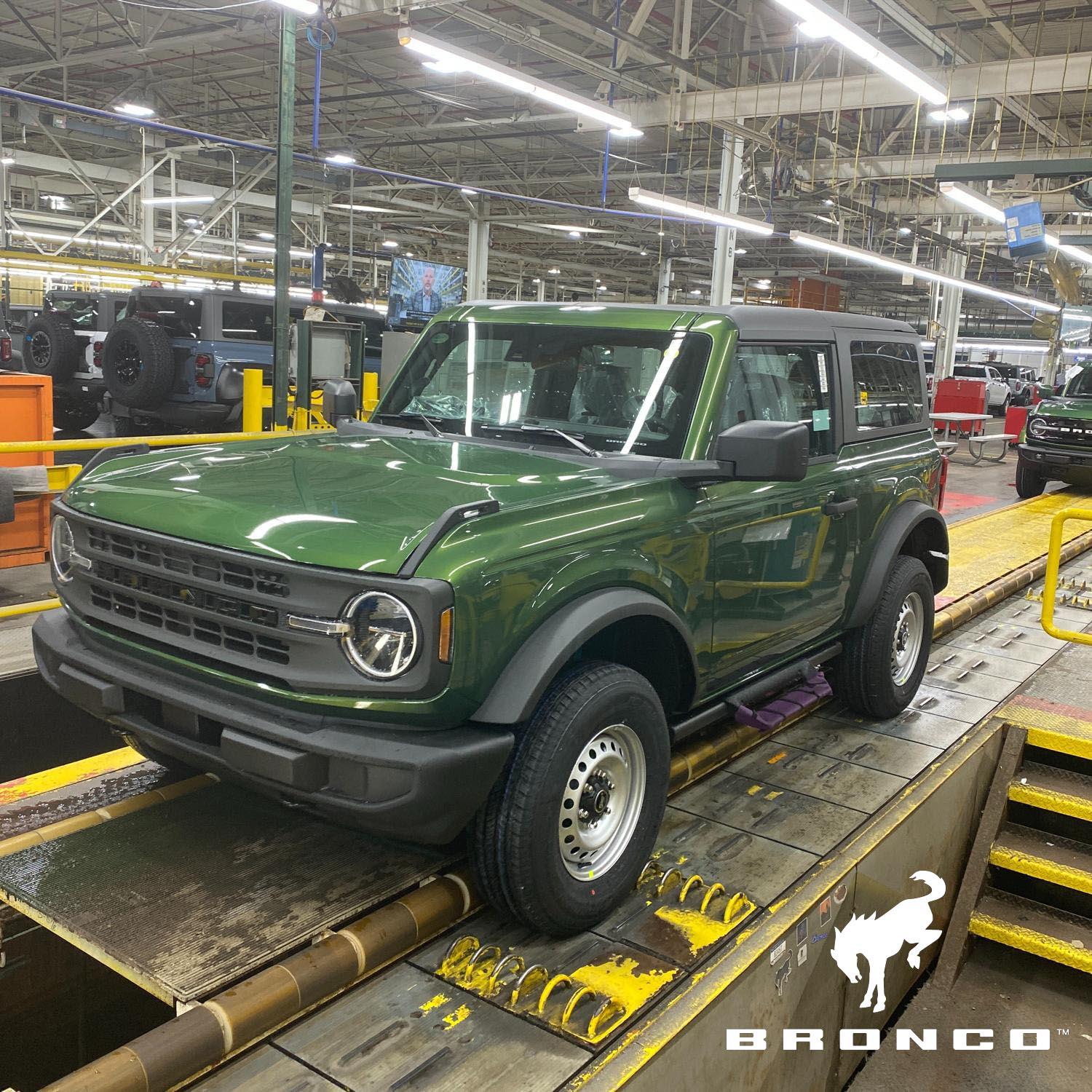 Ford Bronco 04/17/2023 Build Week image