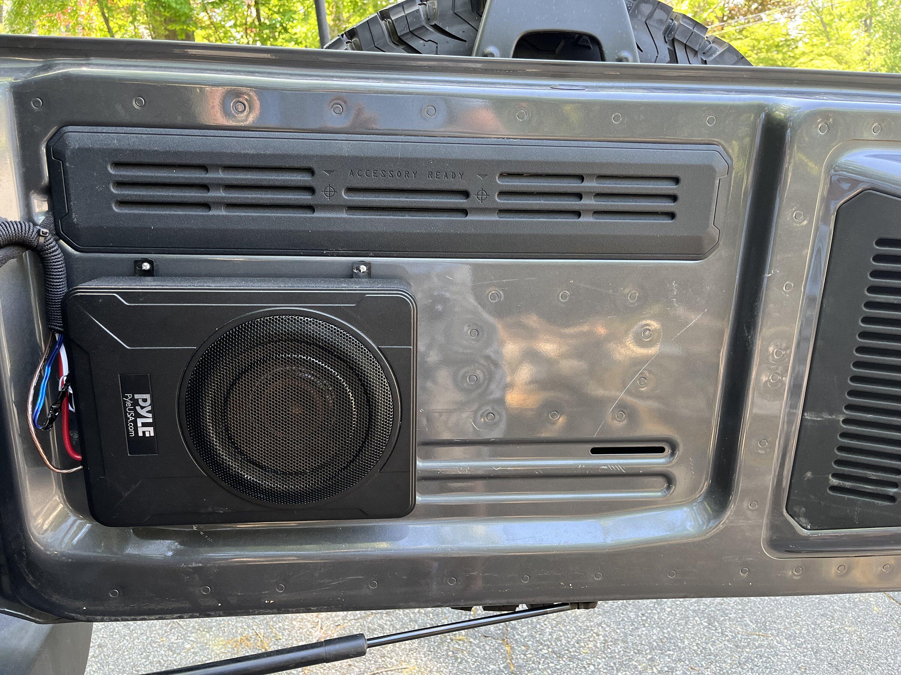Ford Bronco Installed Kicker speakers, Kenwood amp and Pyle sub IMG_7173