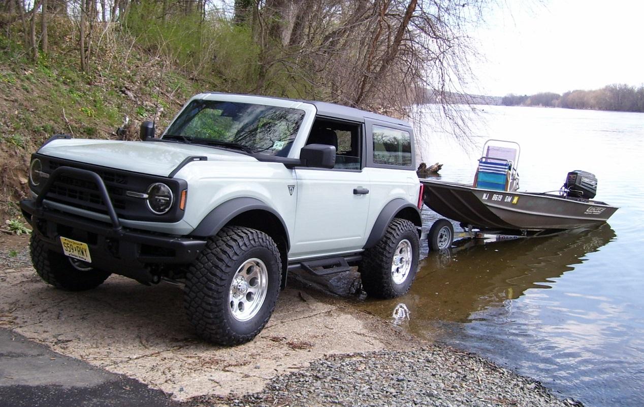 Ford Bronco Bronco Team 2 door. bronco_boat1