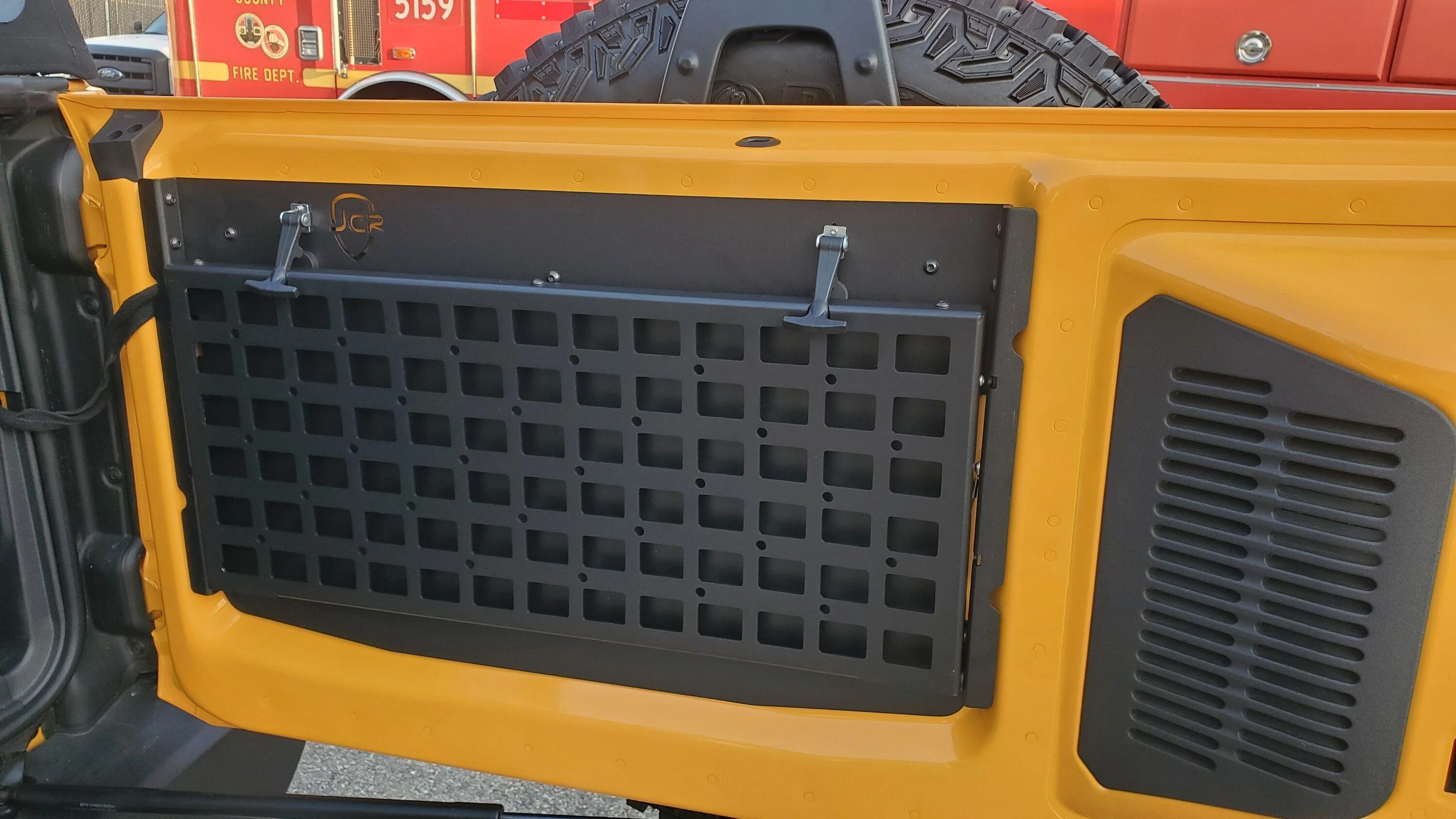 Ford Bronco JCROffroad Table installed 20220729_191236