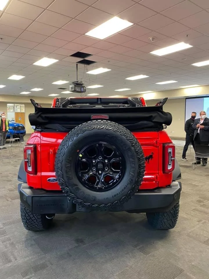 Soft-Top-Bronco-Race-Red-Wildtrak-4Door 3.jpg