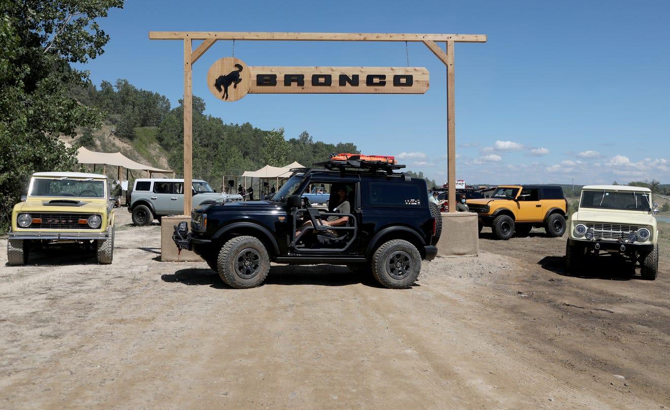 Ford Bronco Can anyone post up two comparison pics please. 2021 2 Door BL Trail Rig (6)