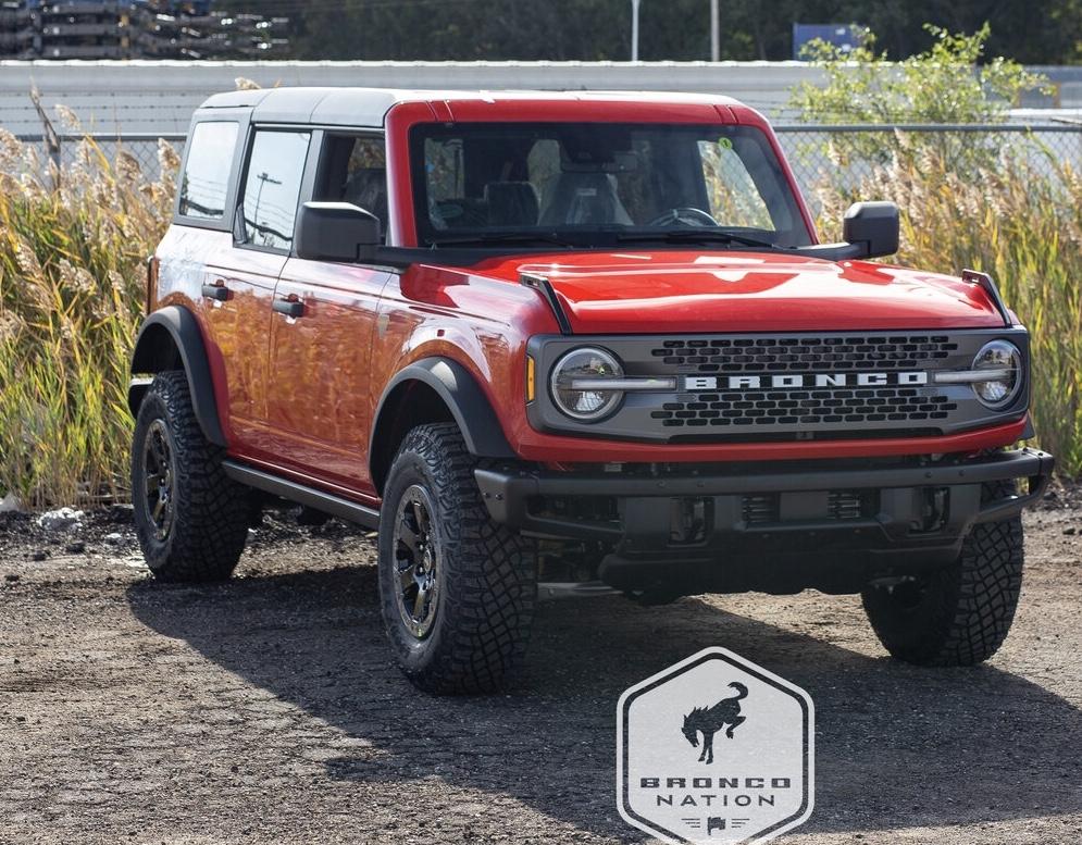 Ford Bronco Can anyone post up two comparison pics please. 9BA1A4E4-4DE0-41E1-AD55-5D24FD81782E