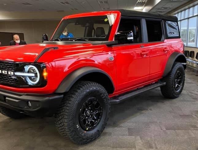 Ford Bronco Can anyone post up two comparison pics please. 79A9D9A4-7615-4C2C-827F-3FEFAF26FC1B