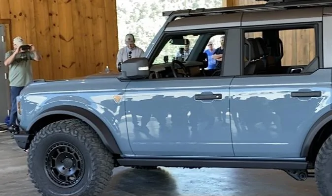 Ford Bronco Can anyone post up two comparison pics please. 308AC16C-A35E-4160-B254-5DB7A2259BEC