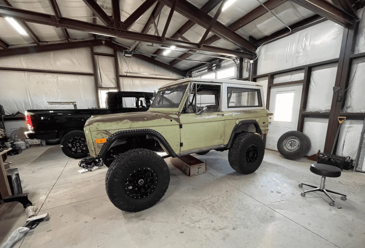Ford Bronco Got a Kick A$$ Garage?... Post it Here! 🏡 1684189727272