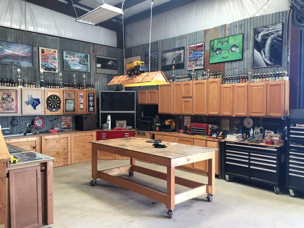 Ford Bronco Got a Kick A$$ Garage?... Post it Here! 🏡 Sho