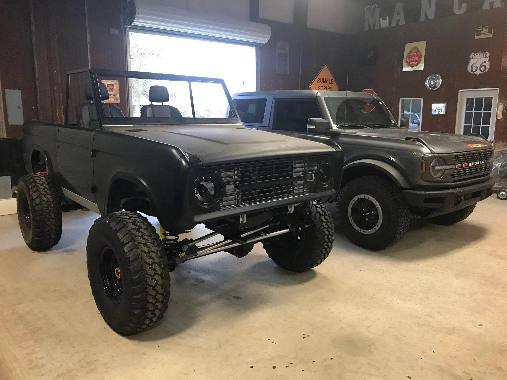 Ford Bronco Got a Kick A$$ Garage?... Post it Here! 🏡 Shop 5