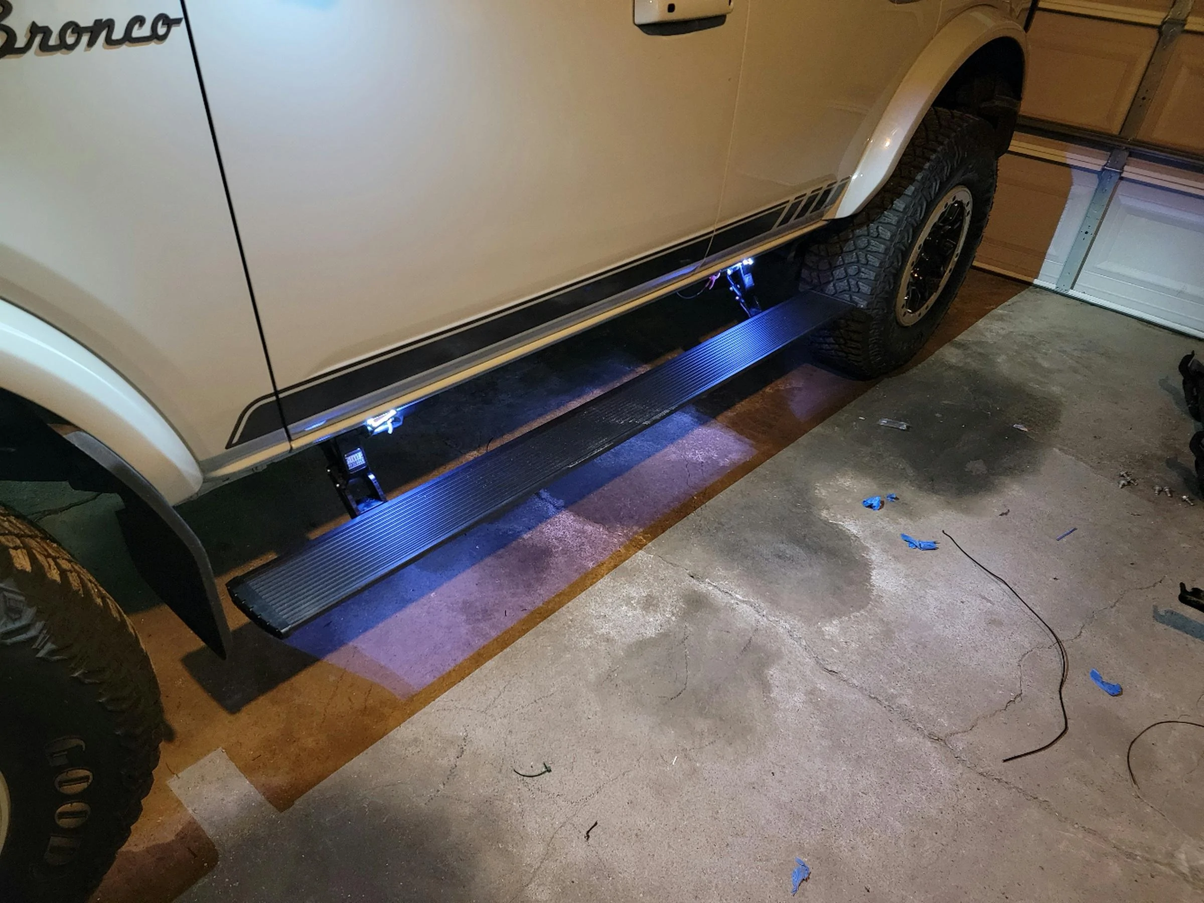 Ford Bronco Amp research powerstep extreme 20230512_235310