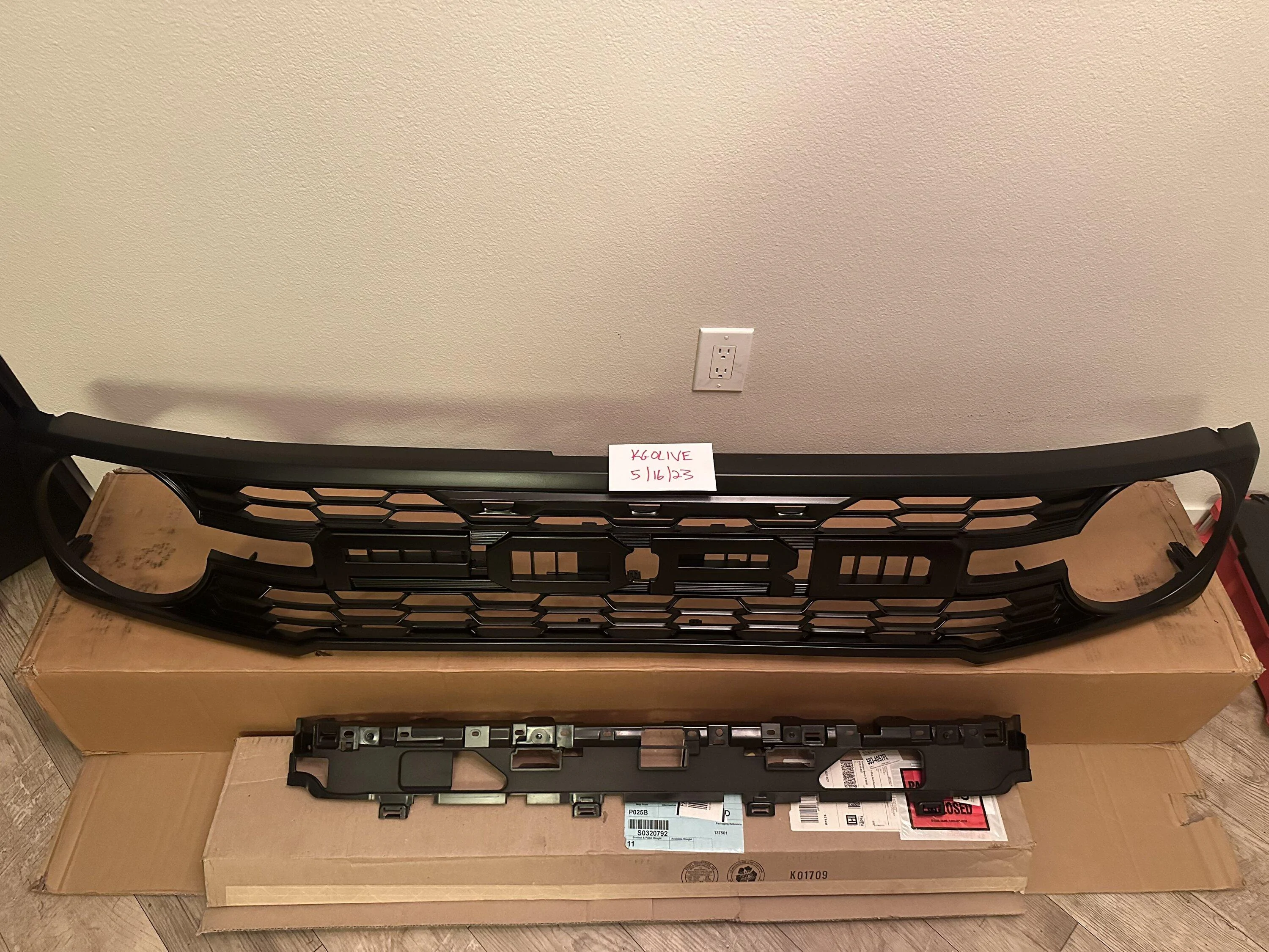 Ford Bronco OEM Raptor Grille & Bracket $300 IMG_4542
