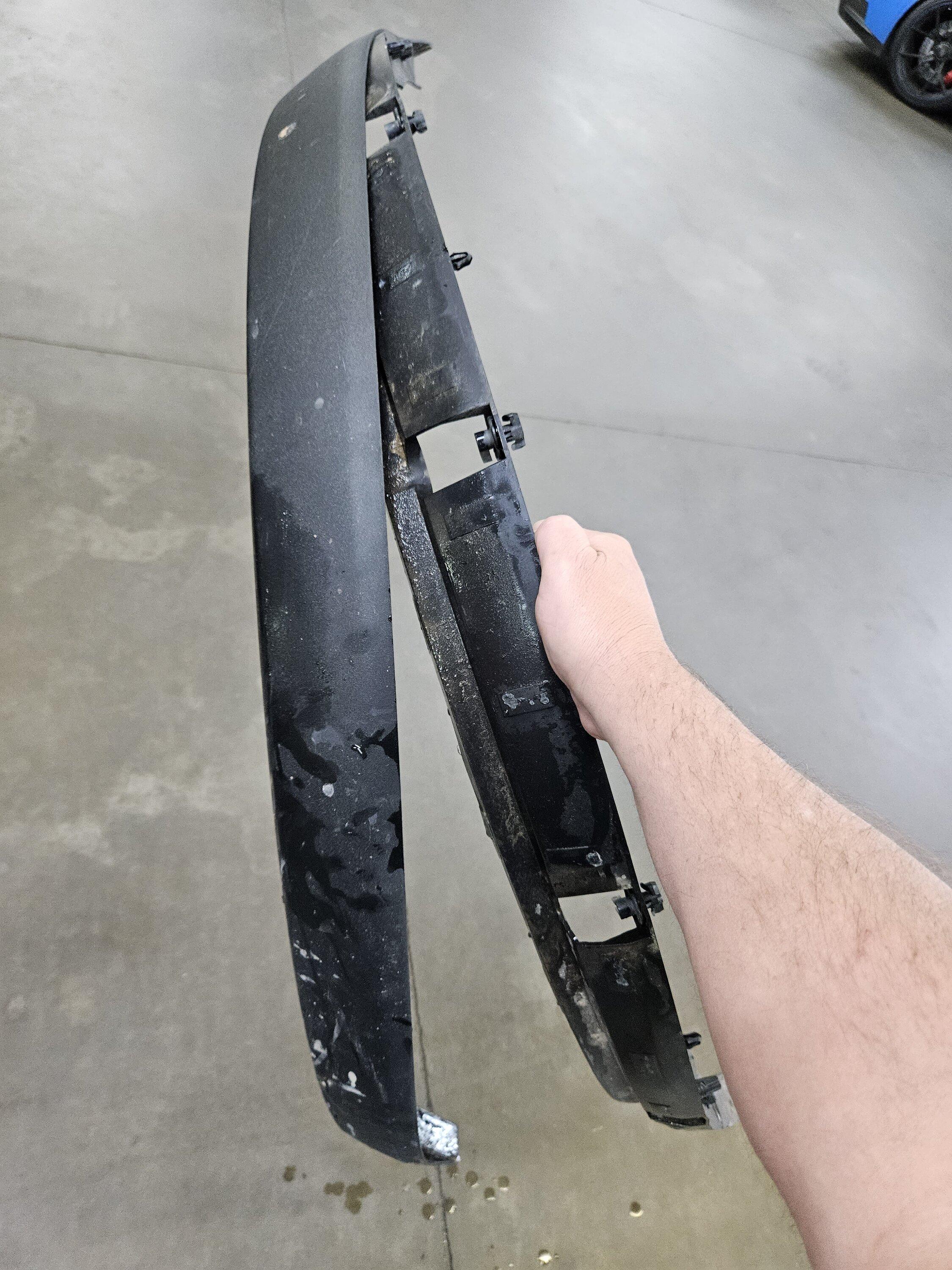 Ford Bronco Broken fender flare 20230519_162543