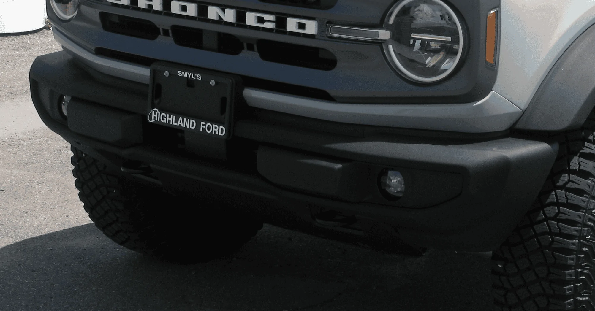 Ford Bronco WTB: Plastic Bumper with Fog Lights bumper