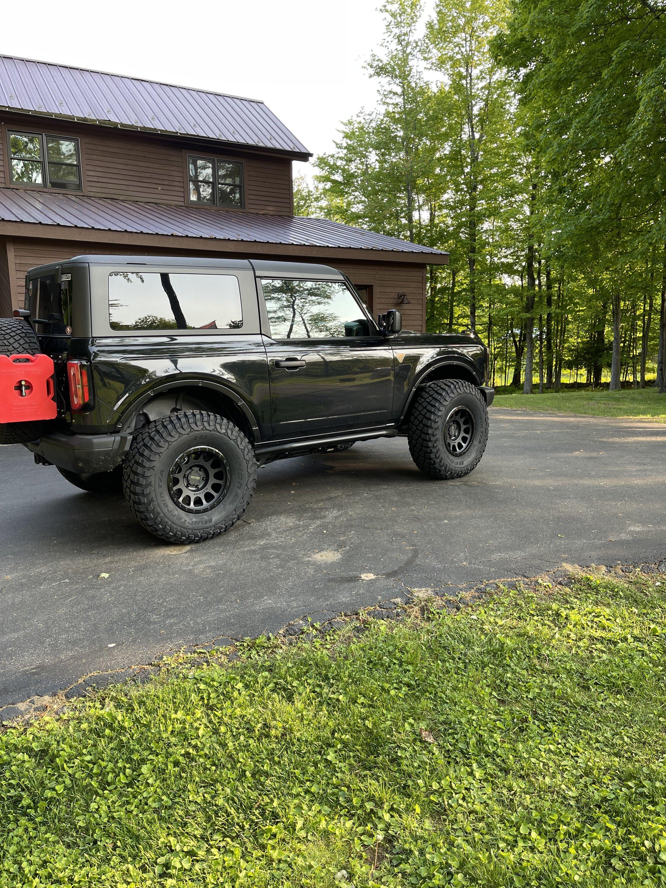 Ford Bronco Installed Method MR305 wheels / BFG KM3 37x12.5 -17 / Broncbuster Bushing + Tie Rod Sleeves IMG_4583