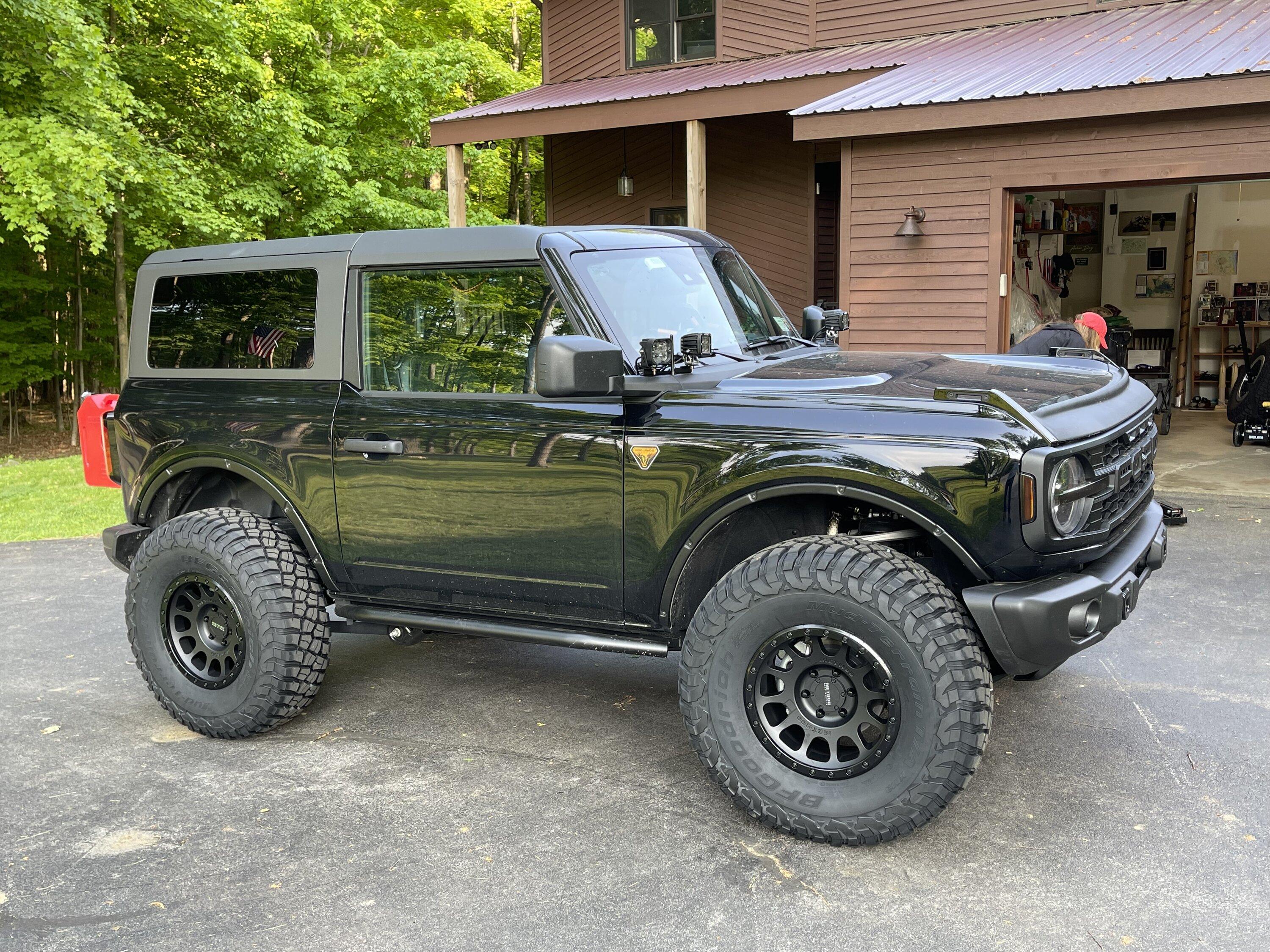 Ford Bronco Installed Method MR305 wheels / BFG KM3 37x12.5 -17 / Broncbuster Bushing + Tie Rod Sleeves IMG_4581