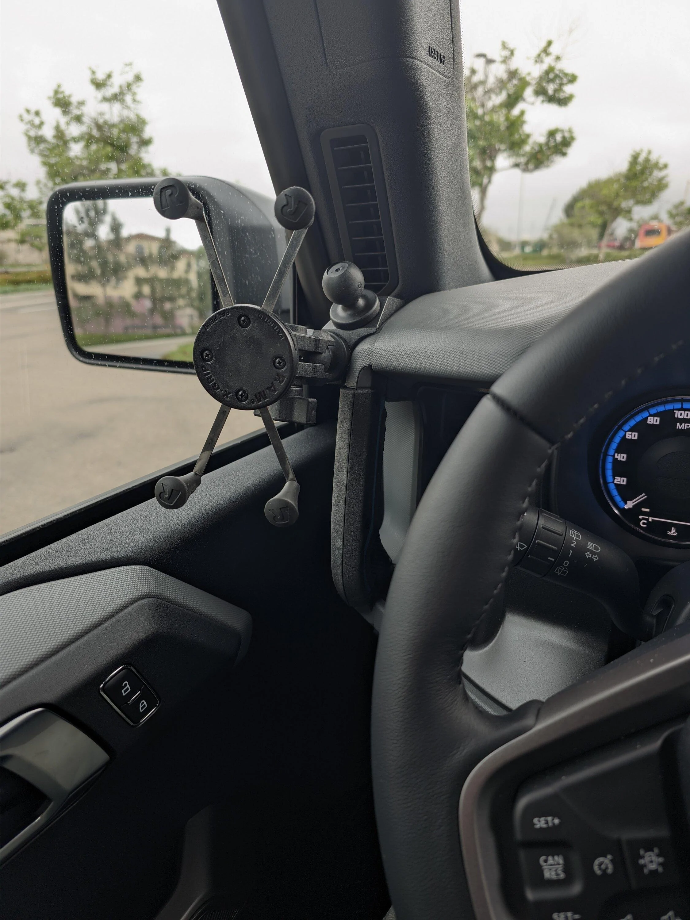 Ford Bronco Picatinny phone mount options? GG_AGC8.4_v9_a1_20230523_165630750