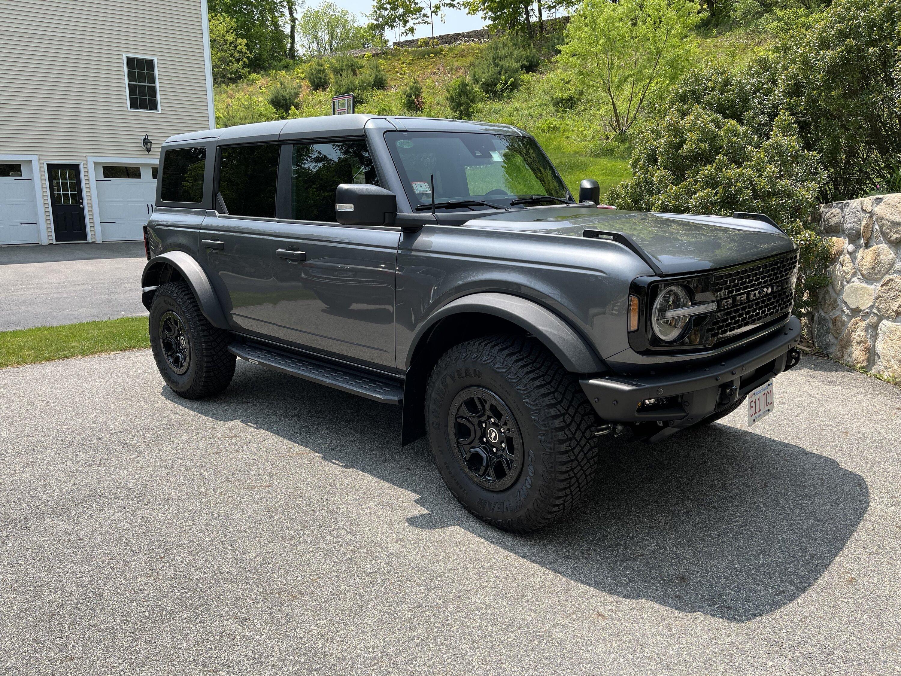 Ford Bronco CARBONIZED GRAY Bronco Club tempImagexYteWC