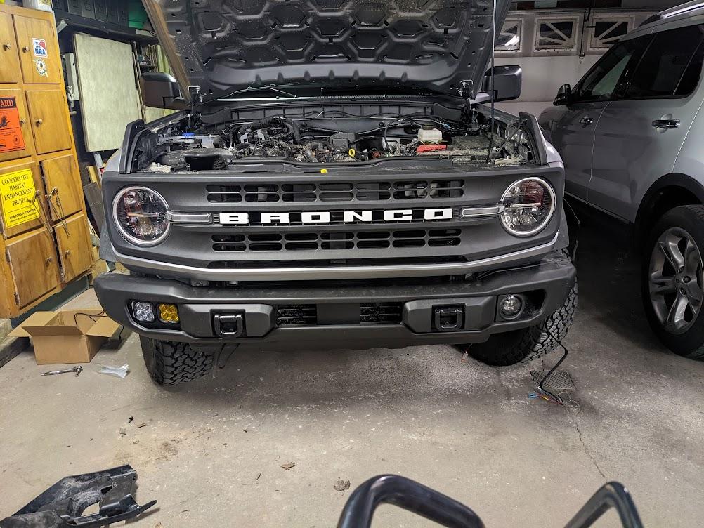 Ford Bronco 2022 Black Diamond - Build log fog light install