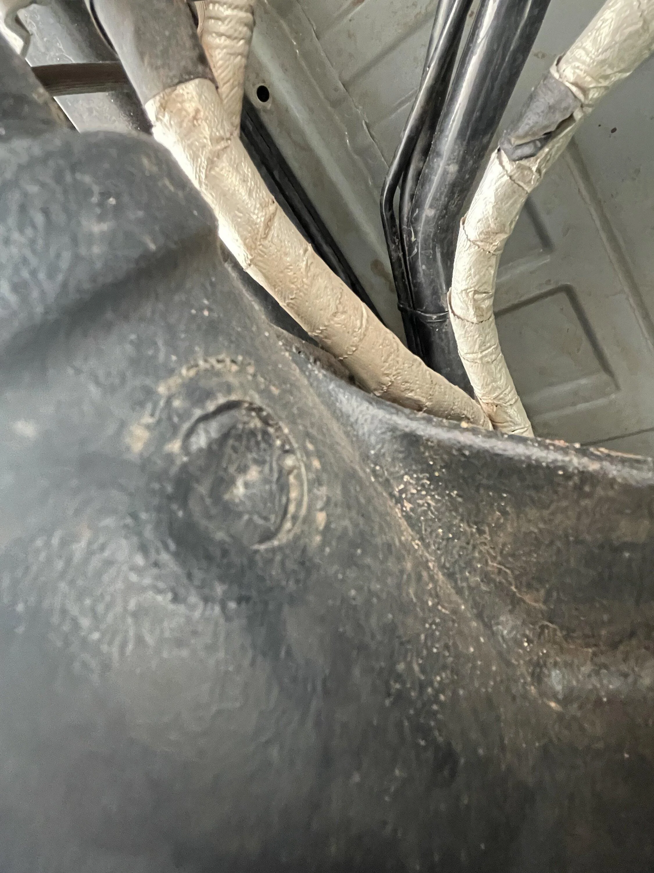 Ford Bronco Plug welds stock suspension IMG_1474