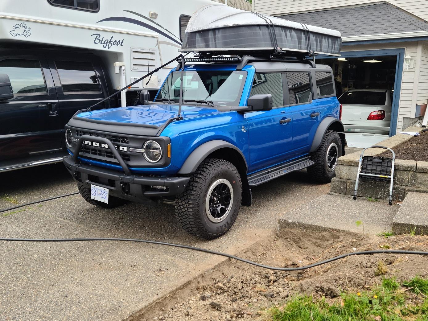 Ford Bronco Aluminium car topper. Yakima Rack Mounted Canoe Carrier & Yakima HD Crossbar Kit installed 20230521_175031