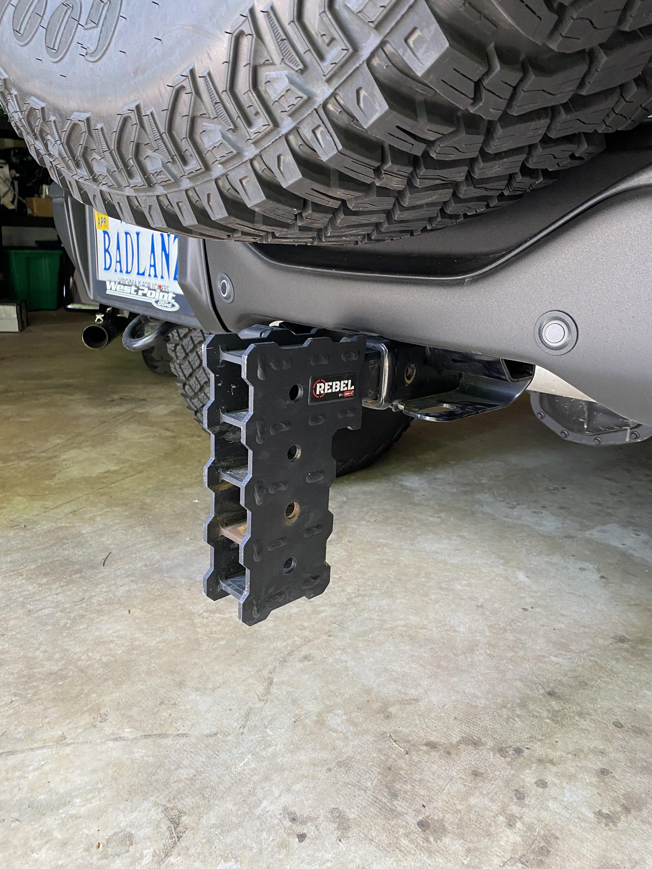 Ford Bronco Curt Folding Hitch Mounted Basket through Ford IMG_3271.JPG