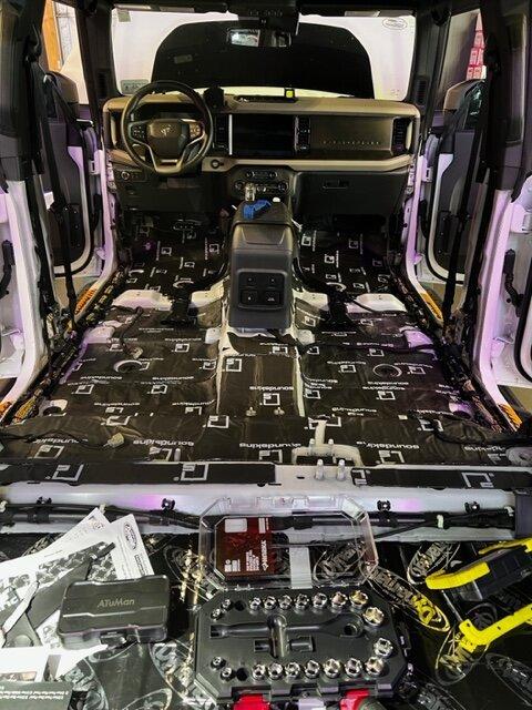 Ford Bronco Wildtrak with Vinyl Floor and Drain Plugs installed! Finally! IMG_9340