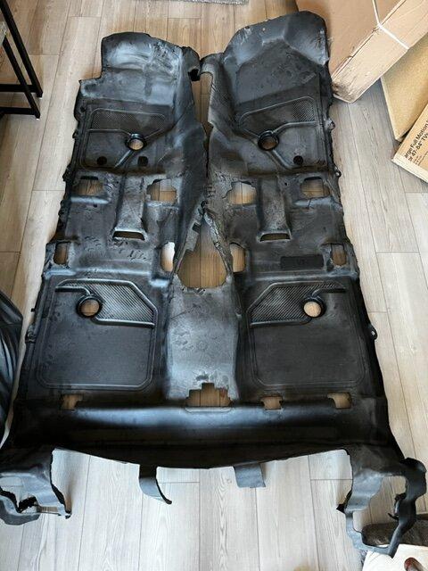 Ford Bronco Wildtrak with Vinyl Floor and Drain Plugs installed! Finally! IMG_6920