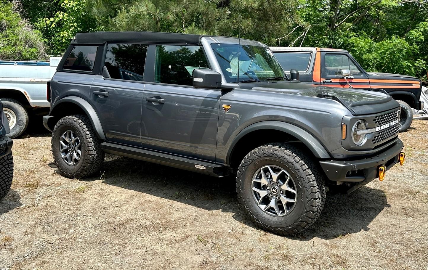 Ford Bronco CARBONIZED GRAY Bronco Club 1685041257125