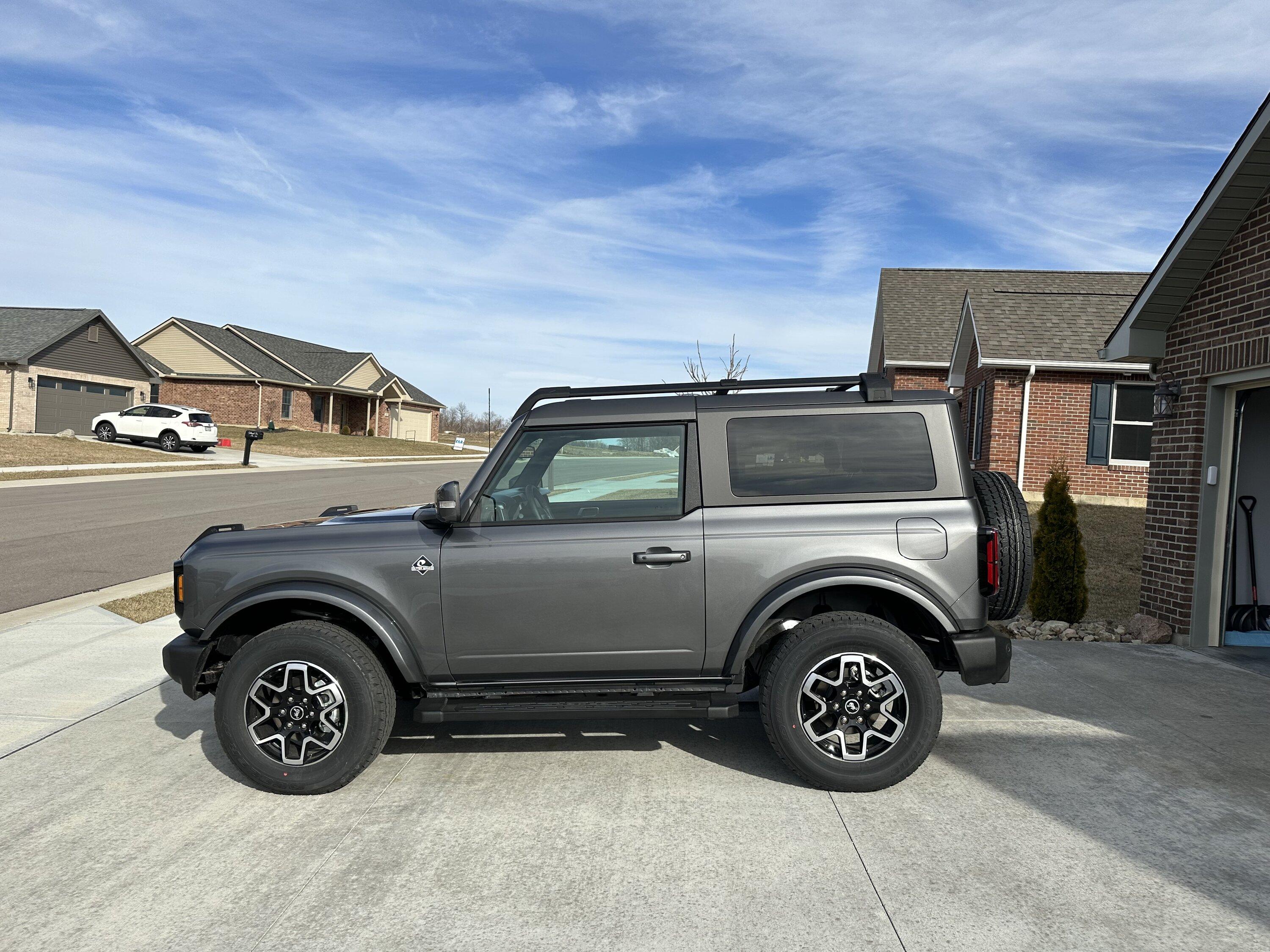 Ford Bronco CARBONIZED GRAY Bronco Club IMG_8595