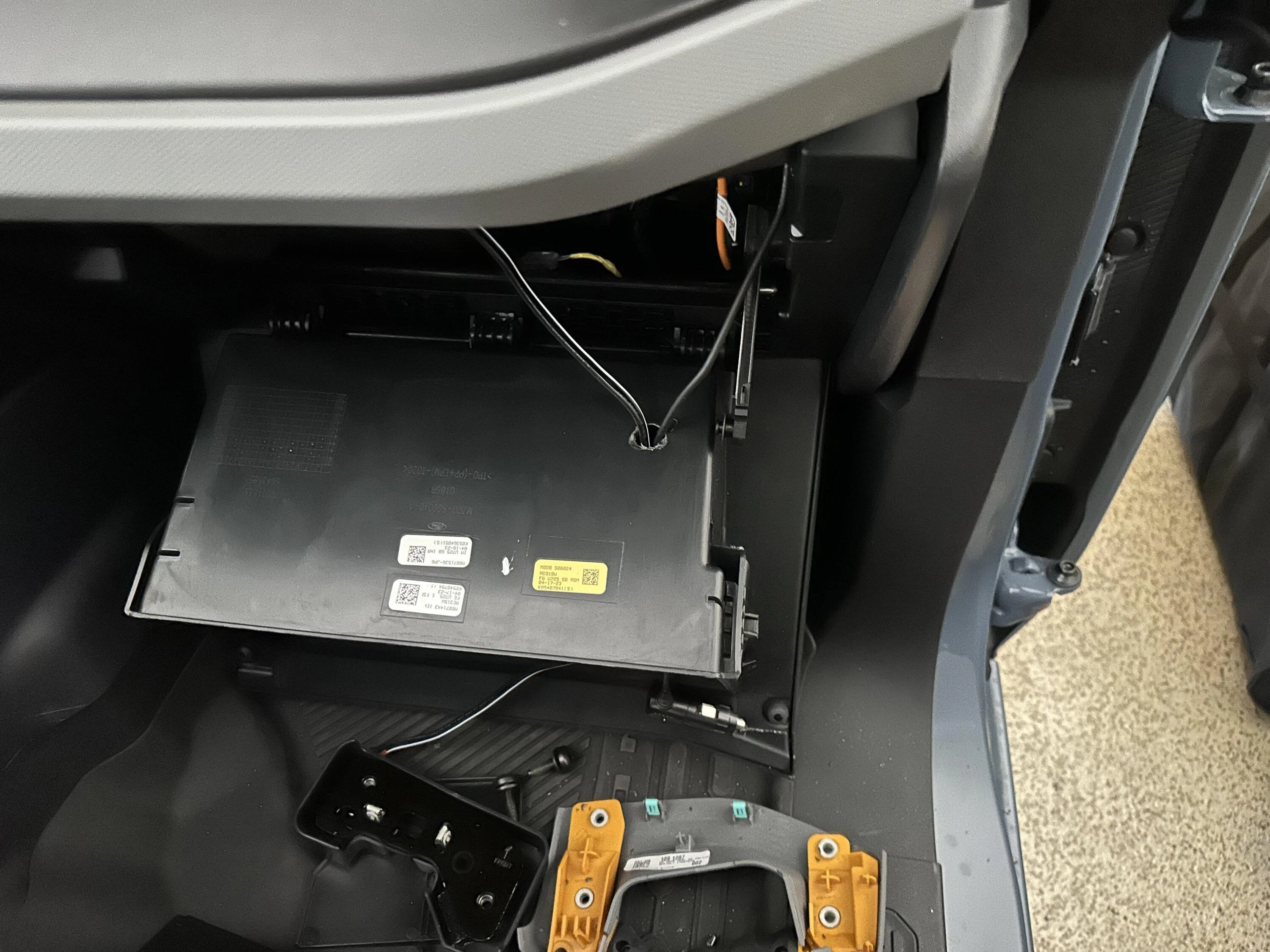 Ford Bronco Dashcam with battery installation IMG_2535