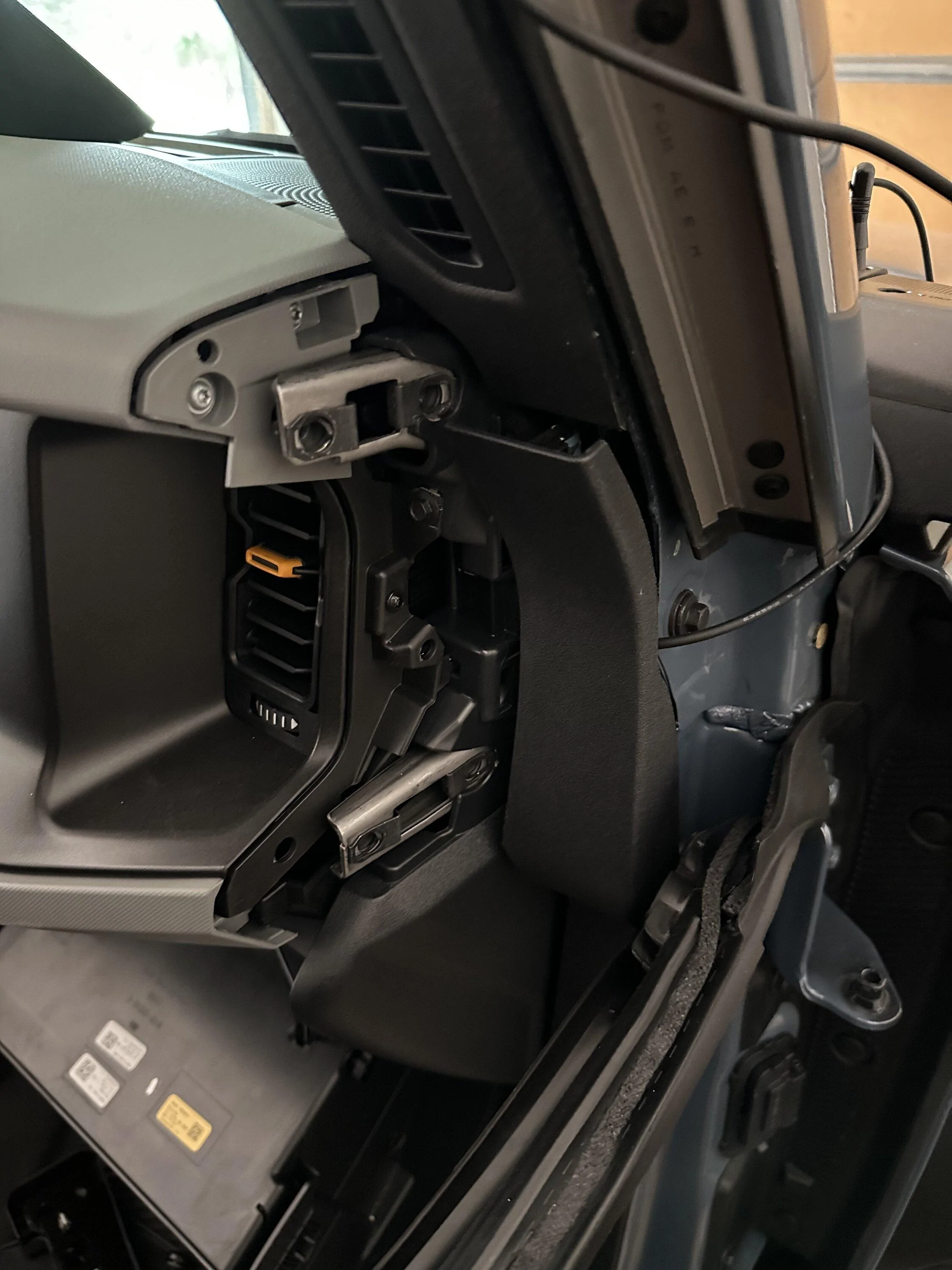 Ford Bronco Dashcam with battery installation IMG_2536