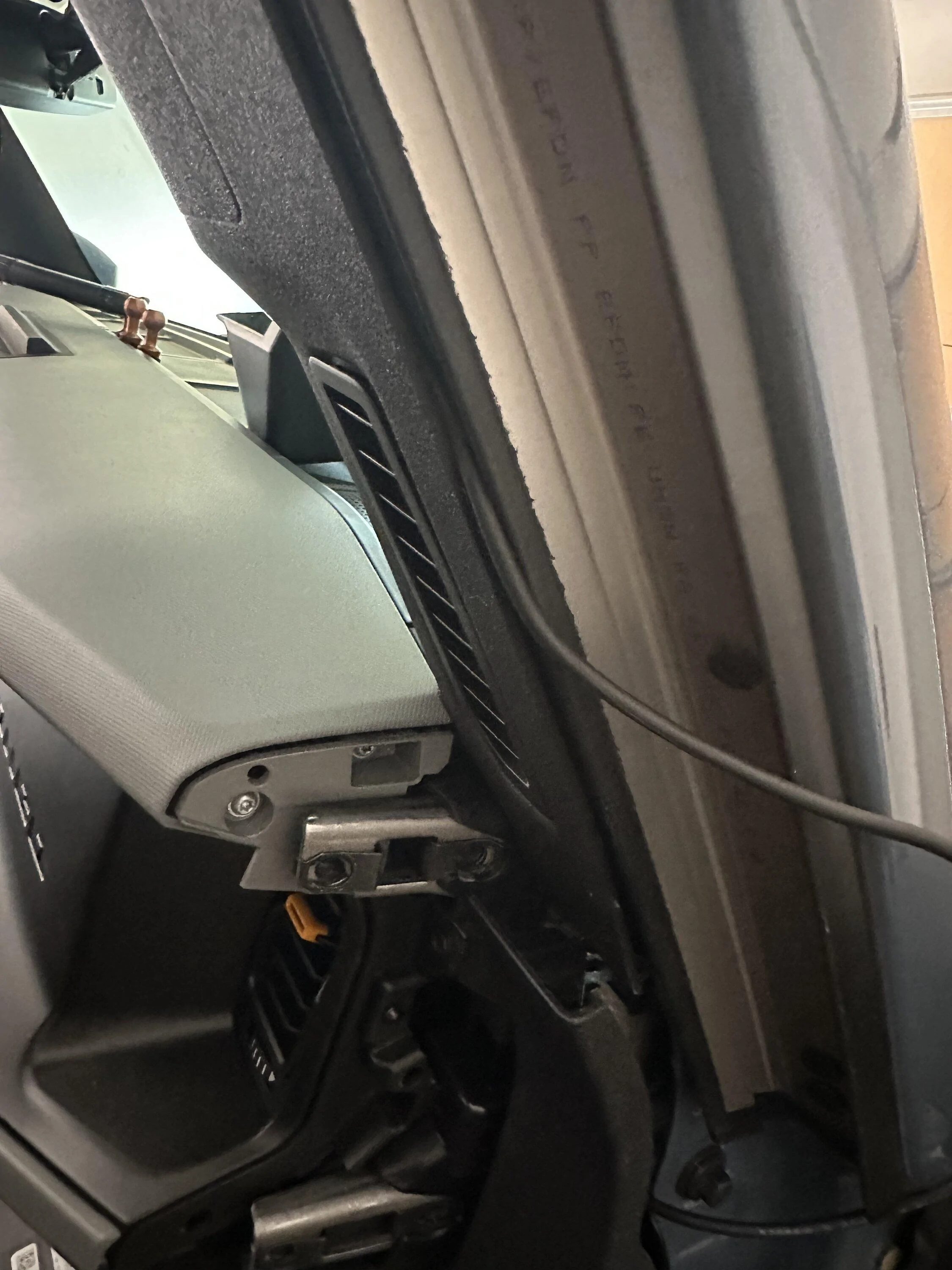 Ford Bronco Dashcam with battery installation IMG_2537
