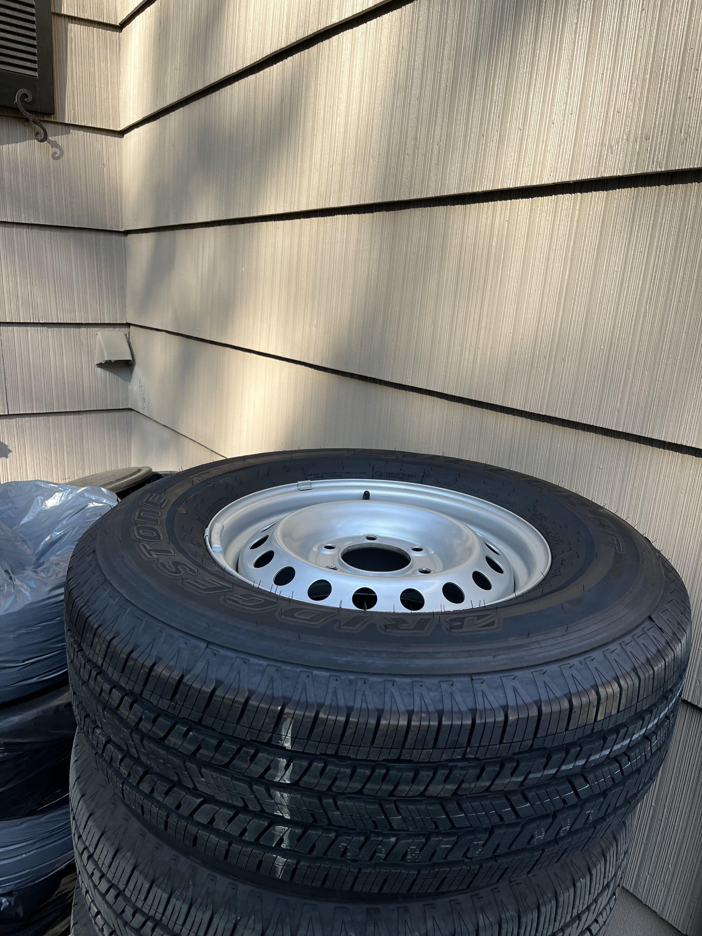 Ford Bronco Base tires and wheels IMG_3789